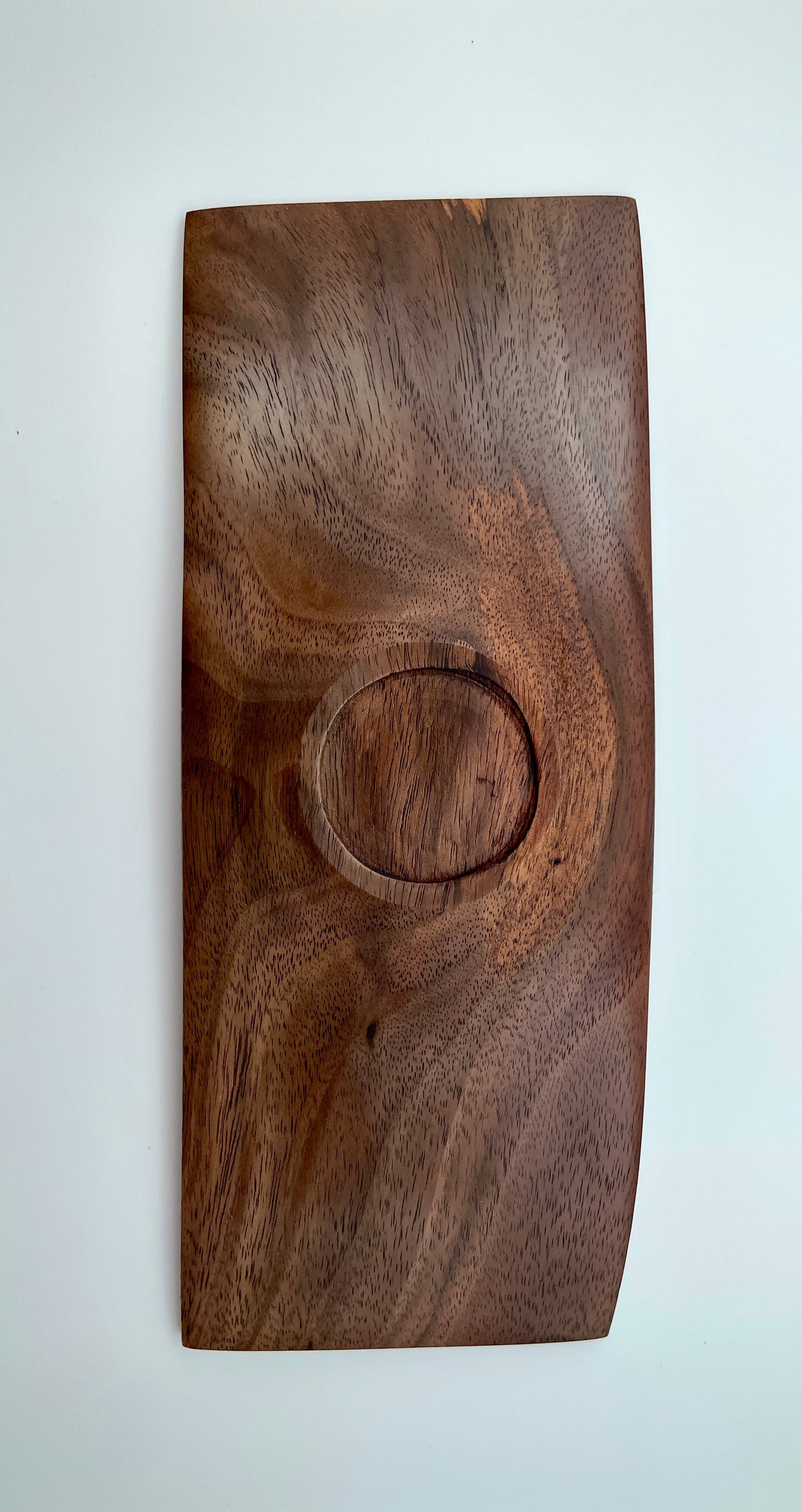 Winged walnut dish