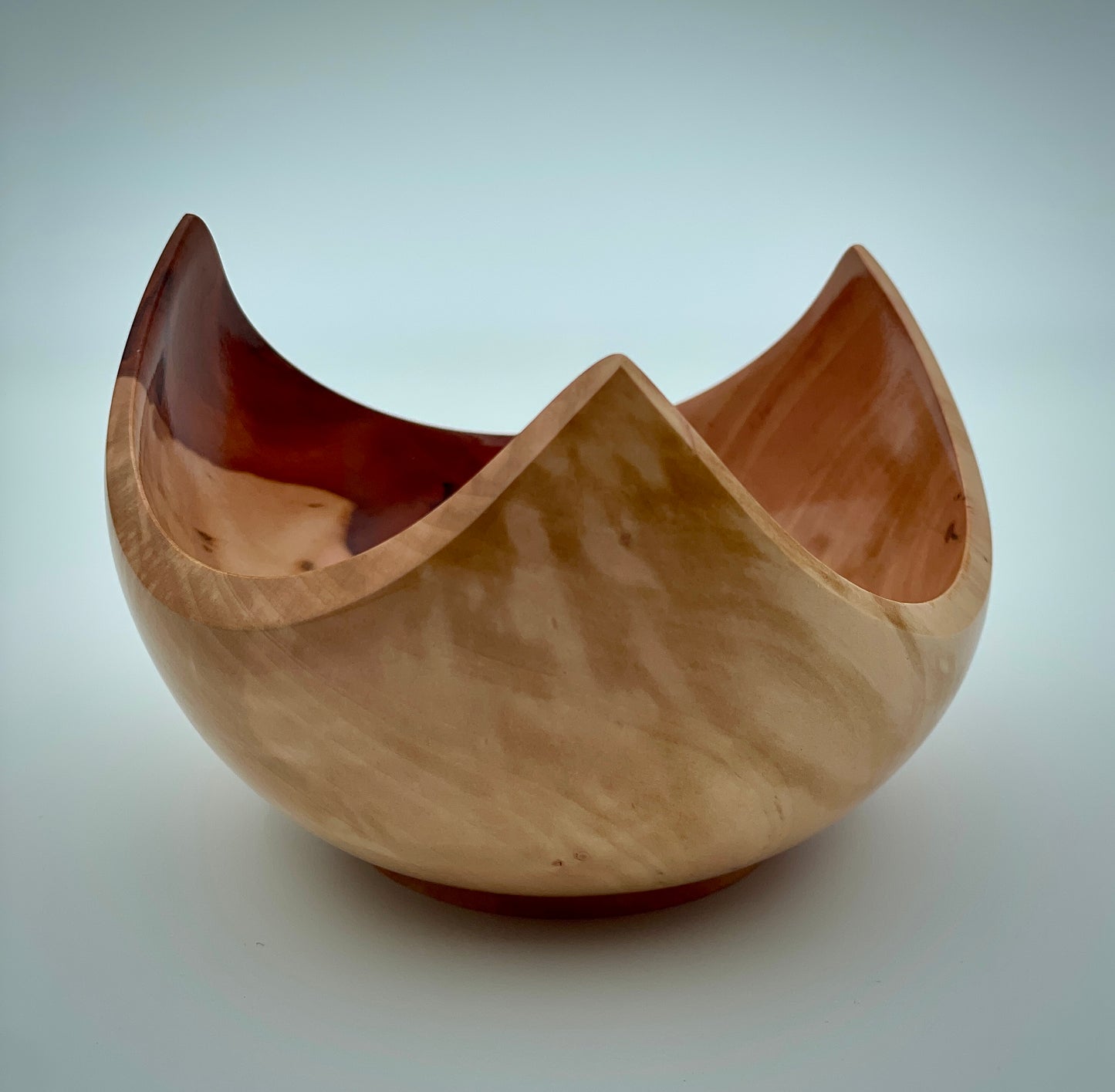 Three-cornered dish