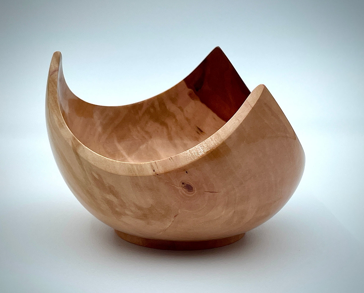 Three-cornered dish