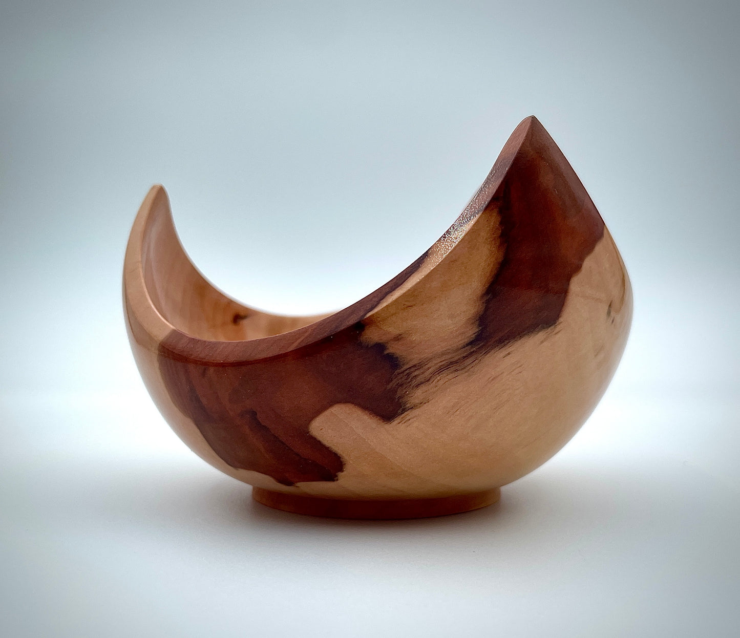 Three-cornered dish