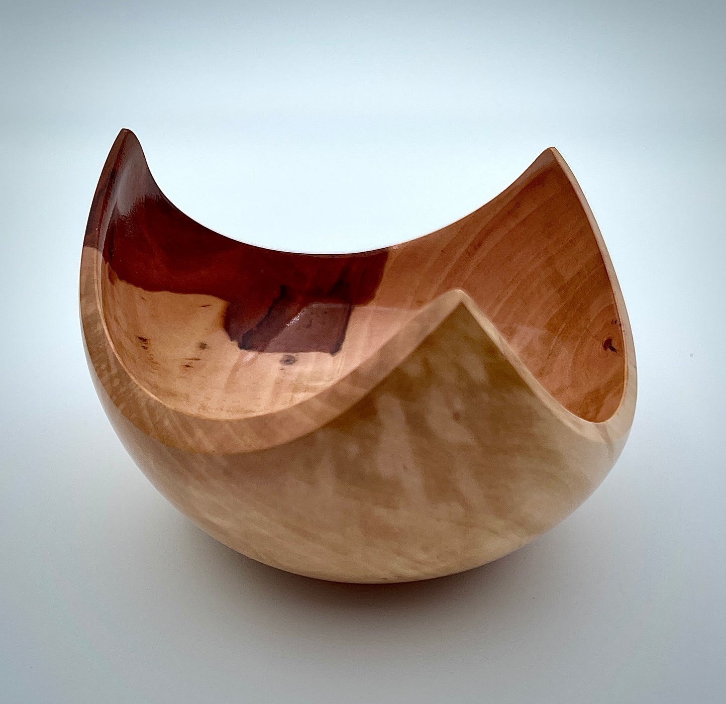Three-cornered dish
